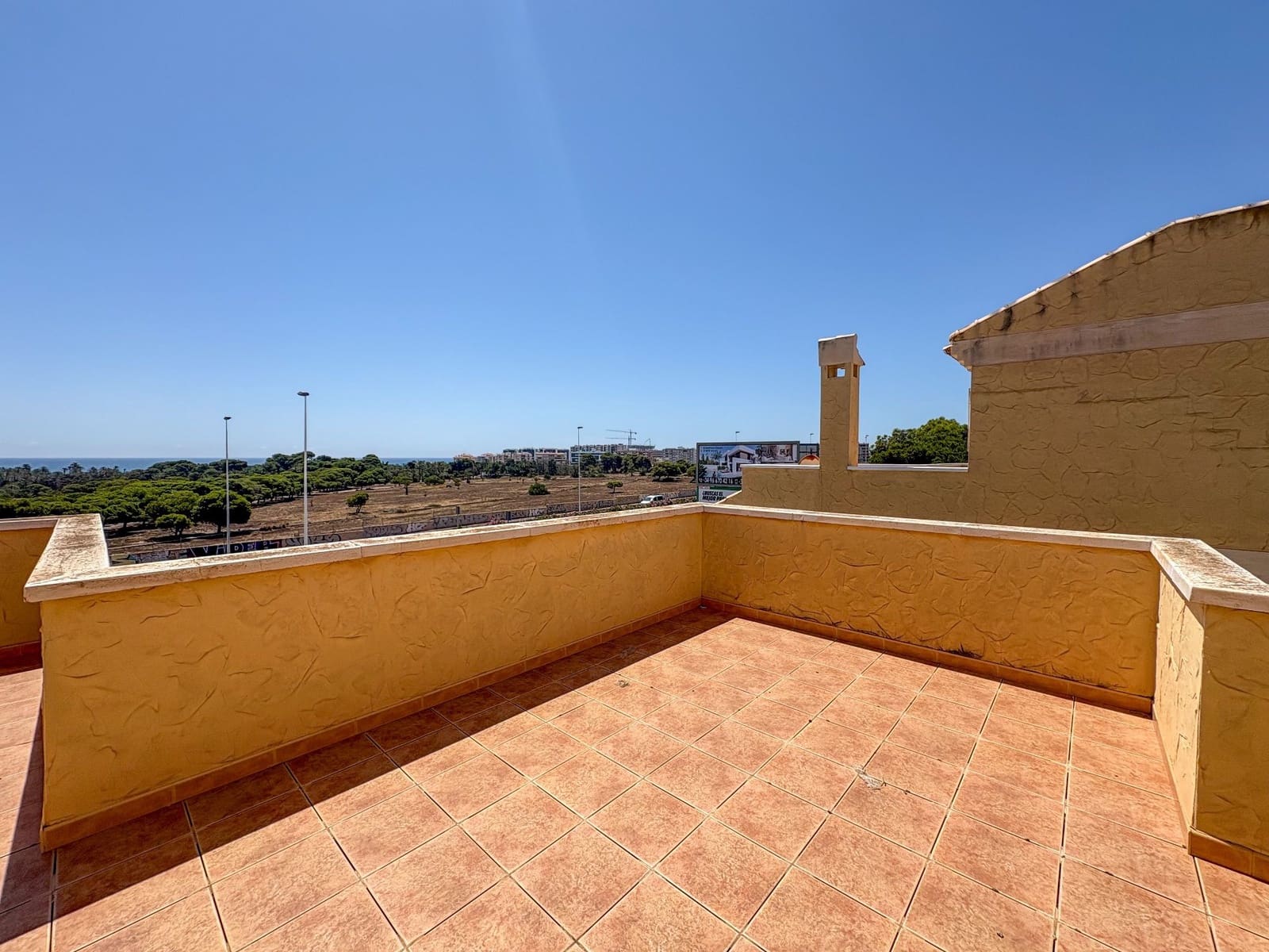 4 bedroom Semi-detached Villa for rent in Torrevieja with pool - € 1,300 (Ref: 9512005)