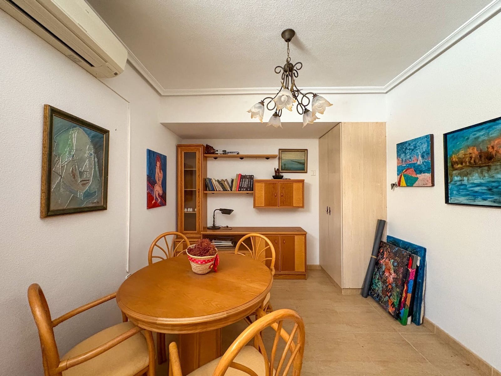 4 bedroom Semi-detached Villa for rent in Torrevieja with pool - € 1,300 (Ref: 9512005)