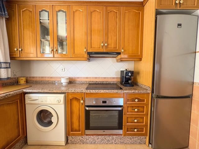 4 bedroom Semi-detached Villa for rent in Torrevieja with pool - € 1,300 (Ref: 9512005)