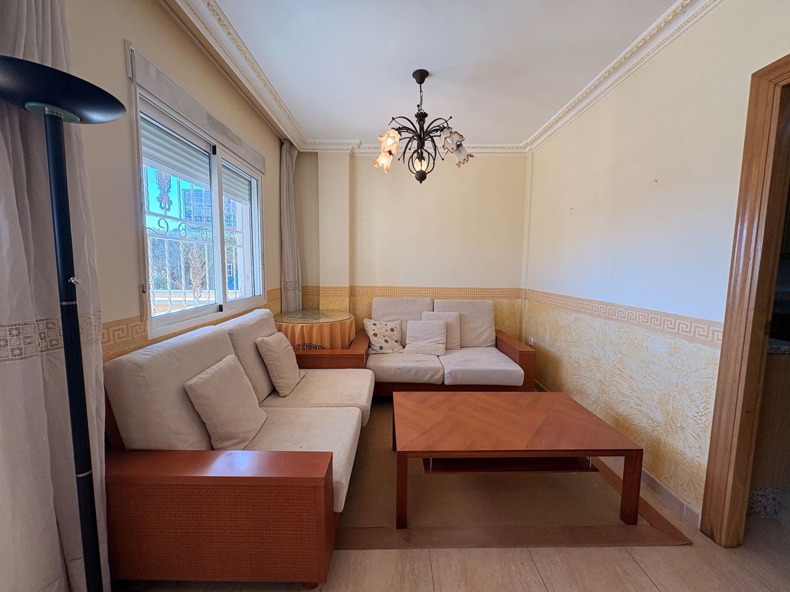 4 bedroom Semi-detached Villa for rent in Torrevieja with pool garage - € 1,400 (Ref: 9512005)