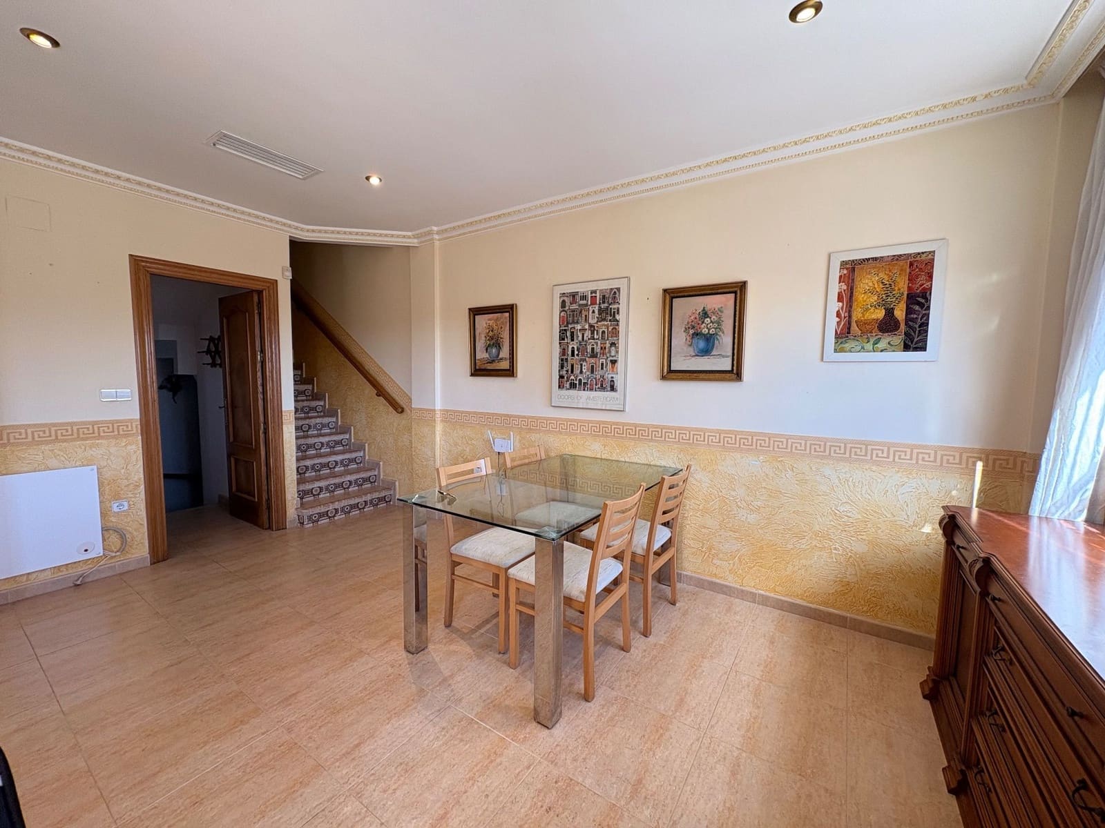 4 bedroom Semi-detached Villa for rent in Torrevieja with pool garage - € 1,400 (Ref: 9512005)