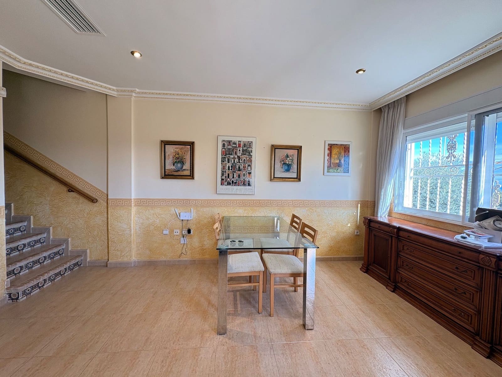 4 bedroom Semi-detached Villa for rent in Torrevieja with pool garage - € 1,400 (Ref: 9512005)