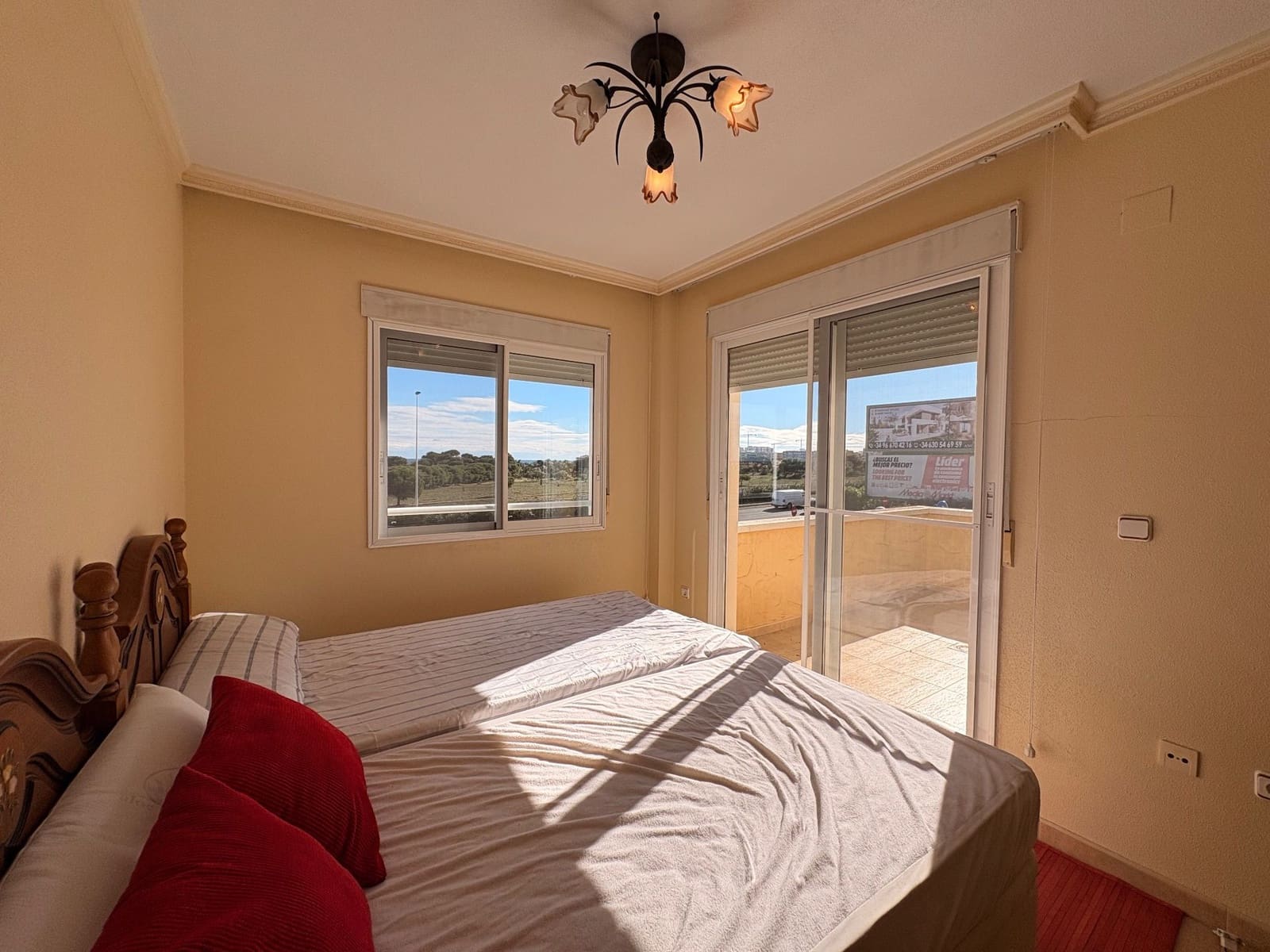 4 bedroom Semi-detached Villa for rent in Torrevieja with pool garage - € 1,400 (Ref: 9512005)