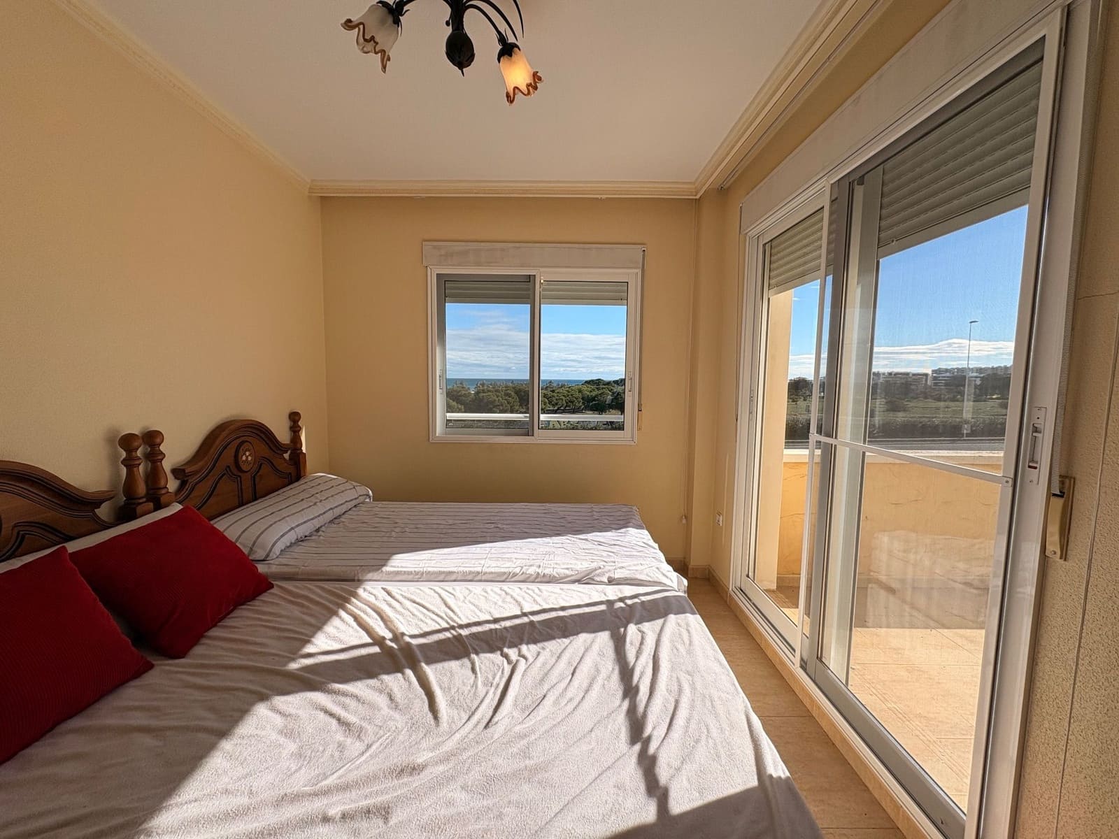 4 bedroom Semi-detached Villa for rent in Torrevieja with pool garage - € 1,400 (Ref: 9512005)