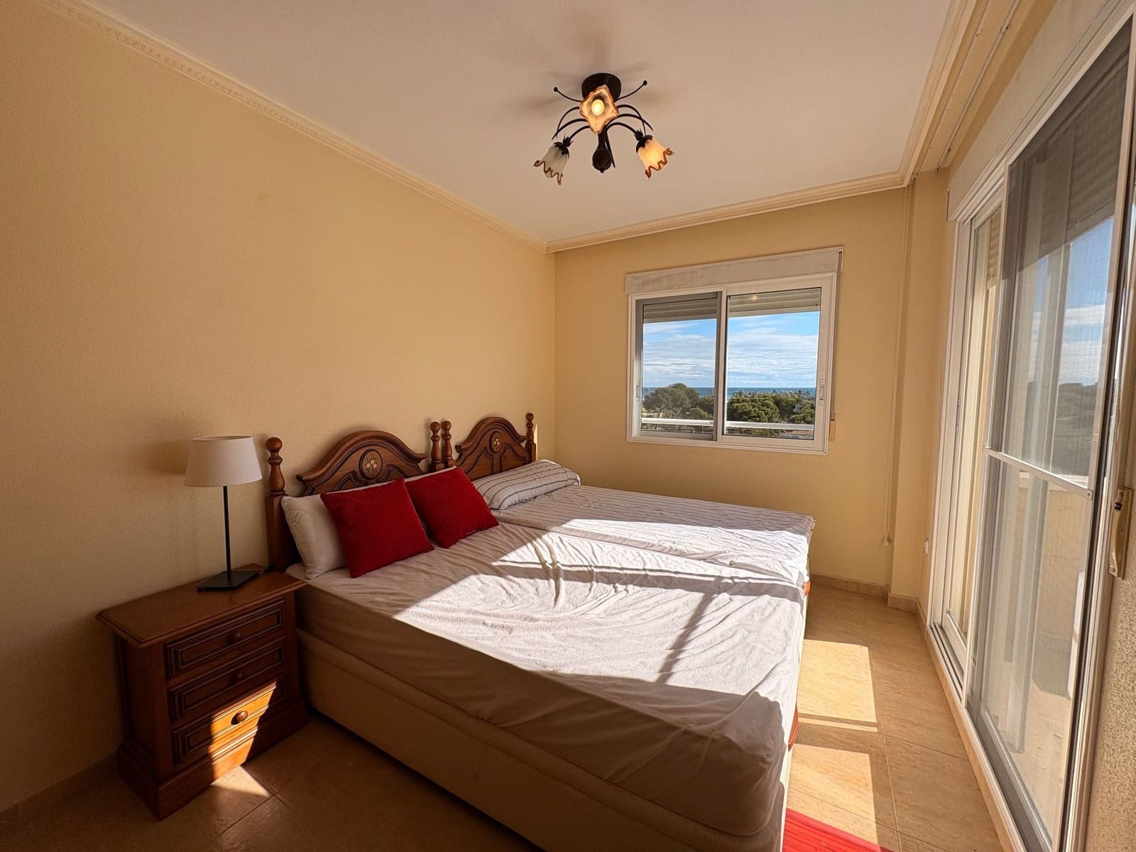 4 bedroom Semi-detached Villa for rent in Torrevieja with pool garage - € 1,400 (Ref: 9512005)
