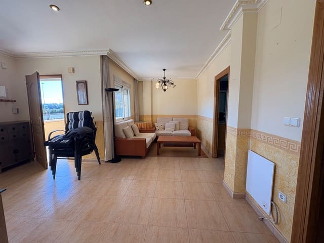 4 bedroom Semi-detached Villa for rent in Torrevieja with pool garage - € 1,400 (Ref: 9512005)