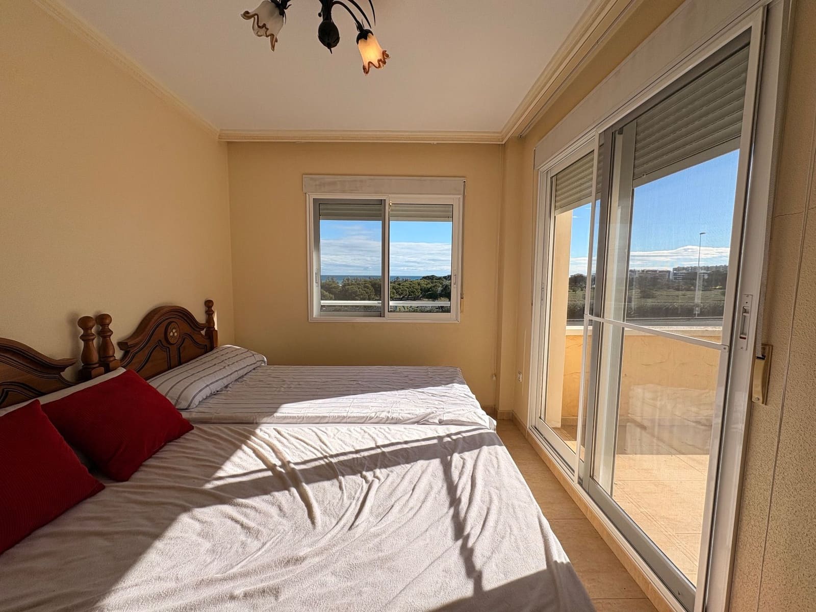4 bedroom Semi-detached Villa for rent in Torrevieja with pool garage - € 1,400 (Ref: 9512005)