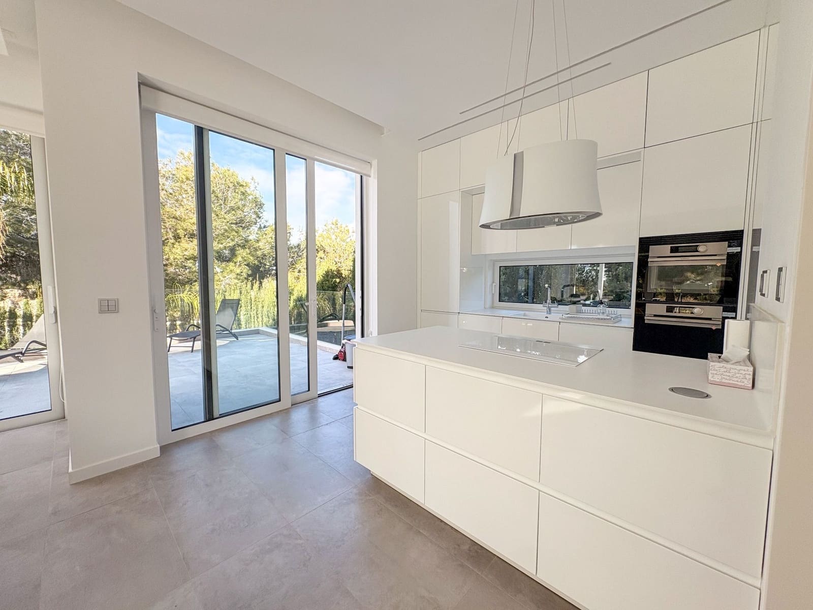 3 soverom Villa til leie i Orihuela Costa med svømmebasseng garasje - € 3 250 (Ref: 9518431)