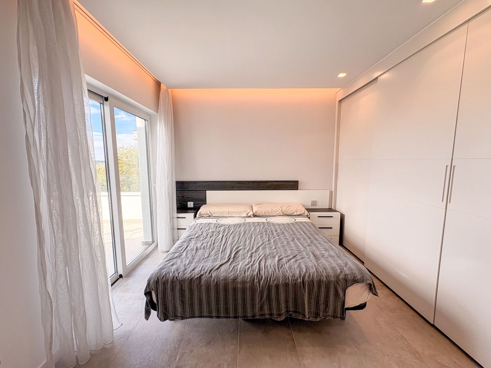 3 soverom Villa til leie i Orihuela Costa med svømmebasseng garasje - € 3 250 (Ref: 9518431)