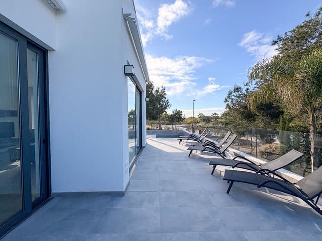 3 soverom Villa til leie i Orihuela Costa, Orihuela med svømmebasseng garasje - € 3 250 (Ref: 9518431)