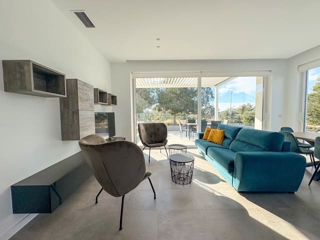 3 soverom Villa til leie i Orihuela Costa, Orihuela med svømmebasseng garasje - € 3 250 (Ref: 9518431)