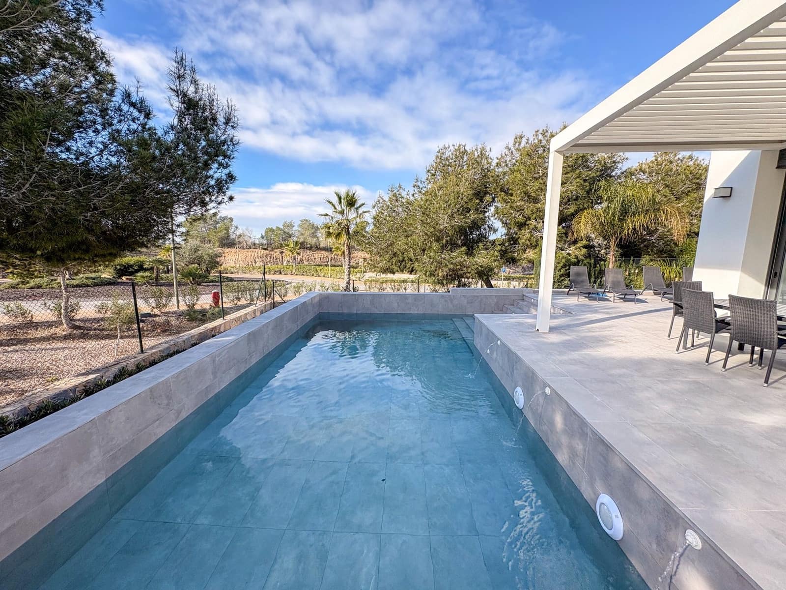 3 soverom Villa til leie i Orihuela Costa med svømmebasseng garasje - € 3 250 (Ref: 9518431)