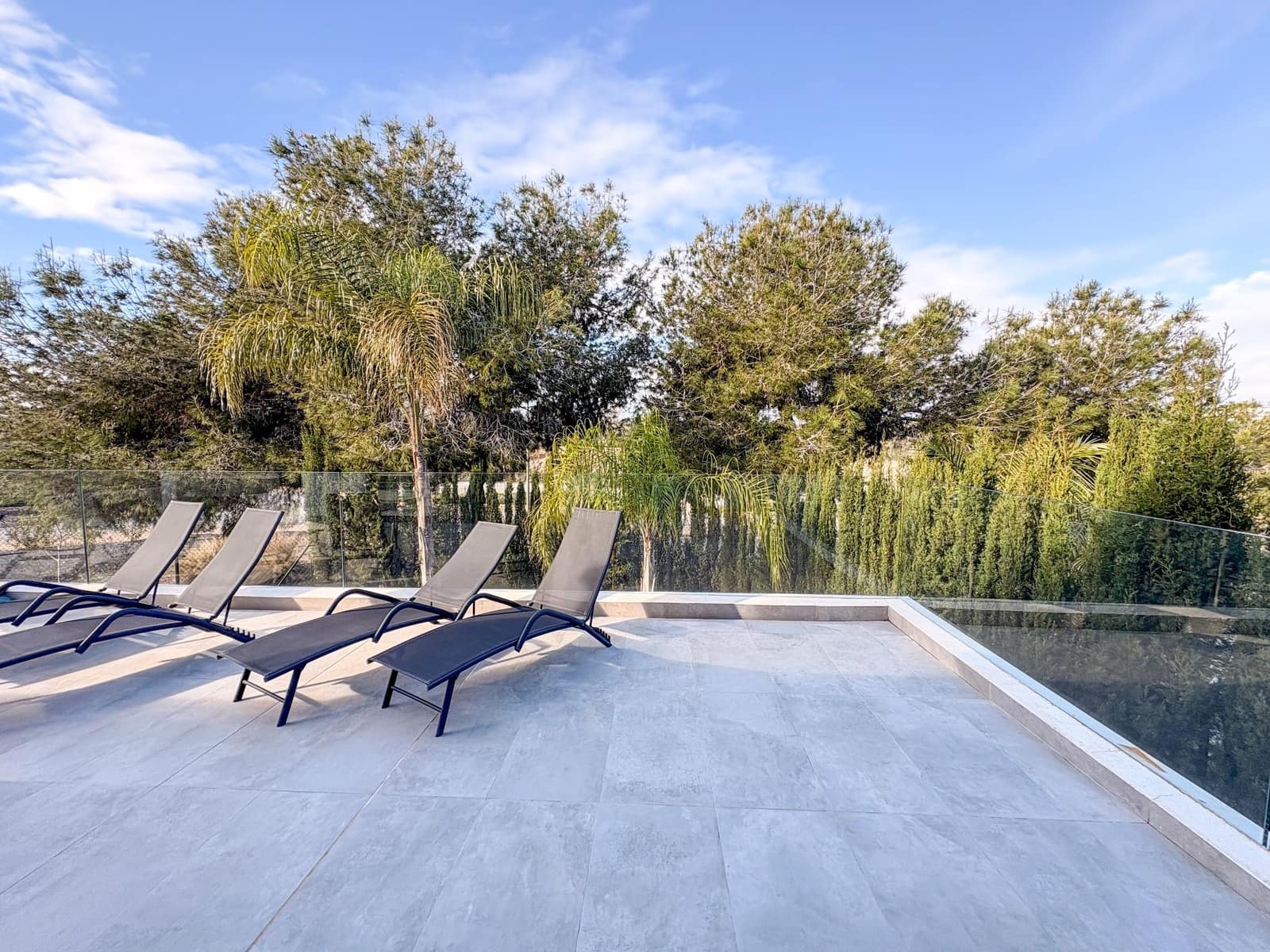 3 soverom Villa til leie i Orihuela Costa med svømmebasseng garasje - € 3 250 (Ref: 9518431)