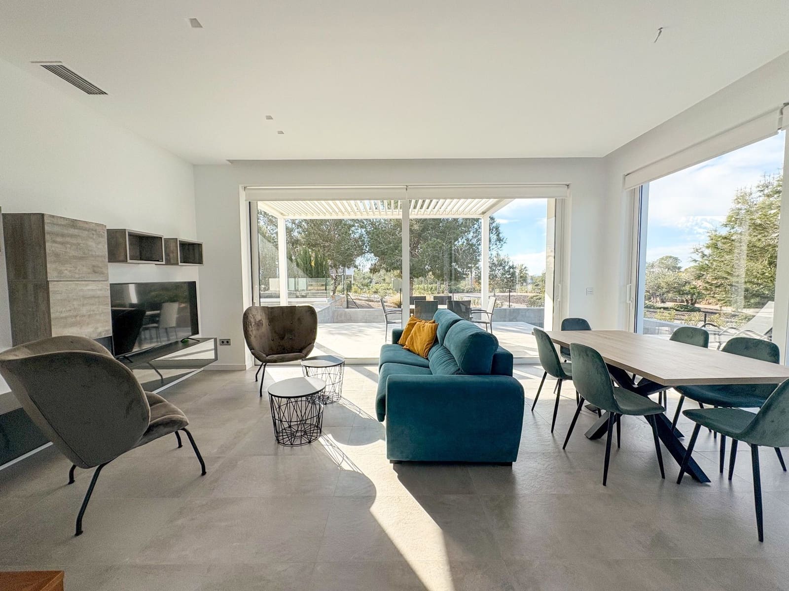 3 soverom Villa til leie i Orihuela Costa med svømmebasseng garasje - € 3 250 (Ref: 9518431)