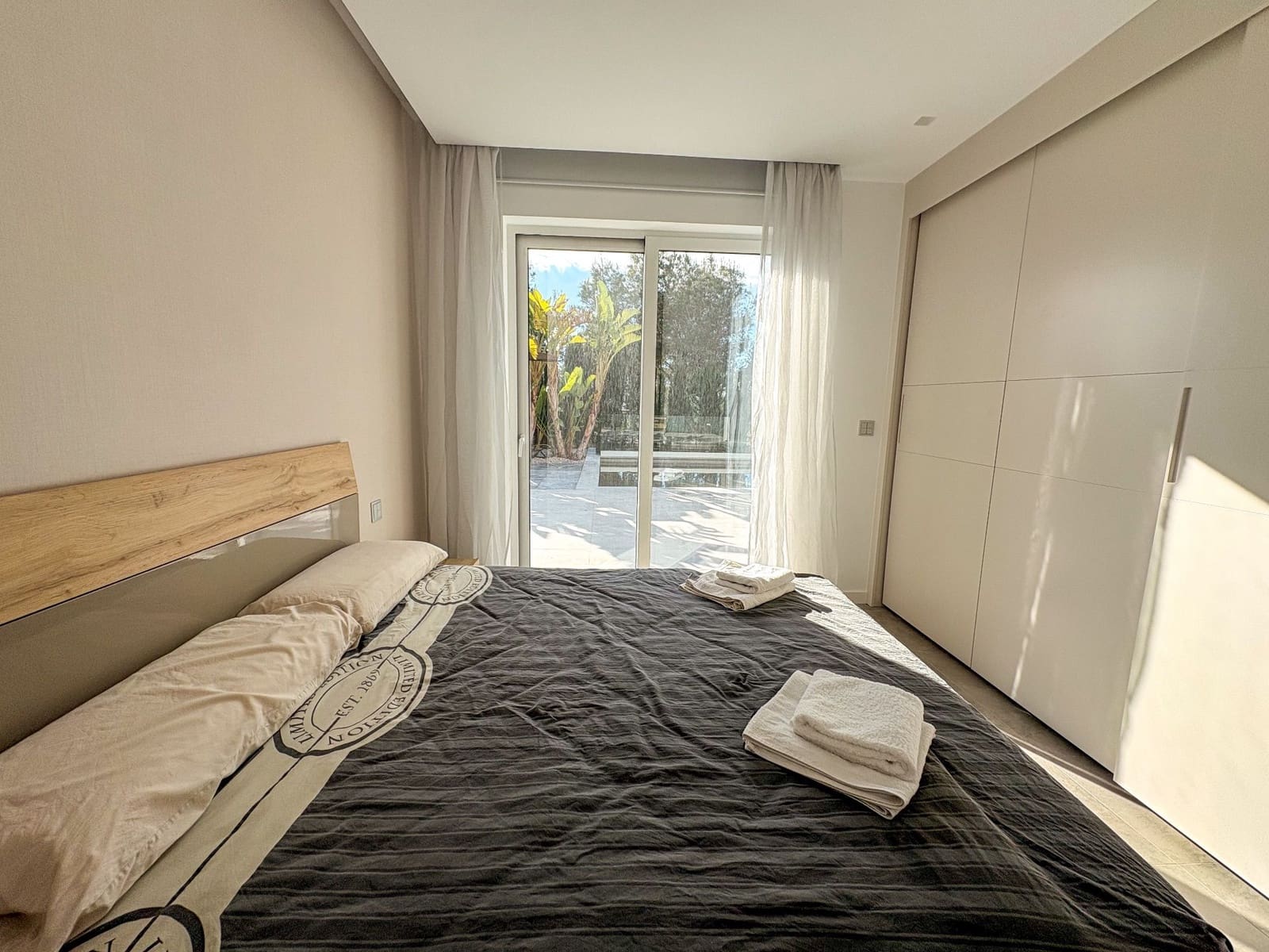 3 soverom Villa til leie i Orihuela Costa med svømmebasseng garasje - € 3 250 (Ref: 9518431)