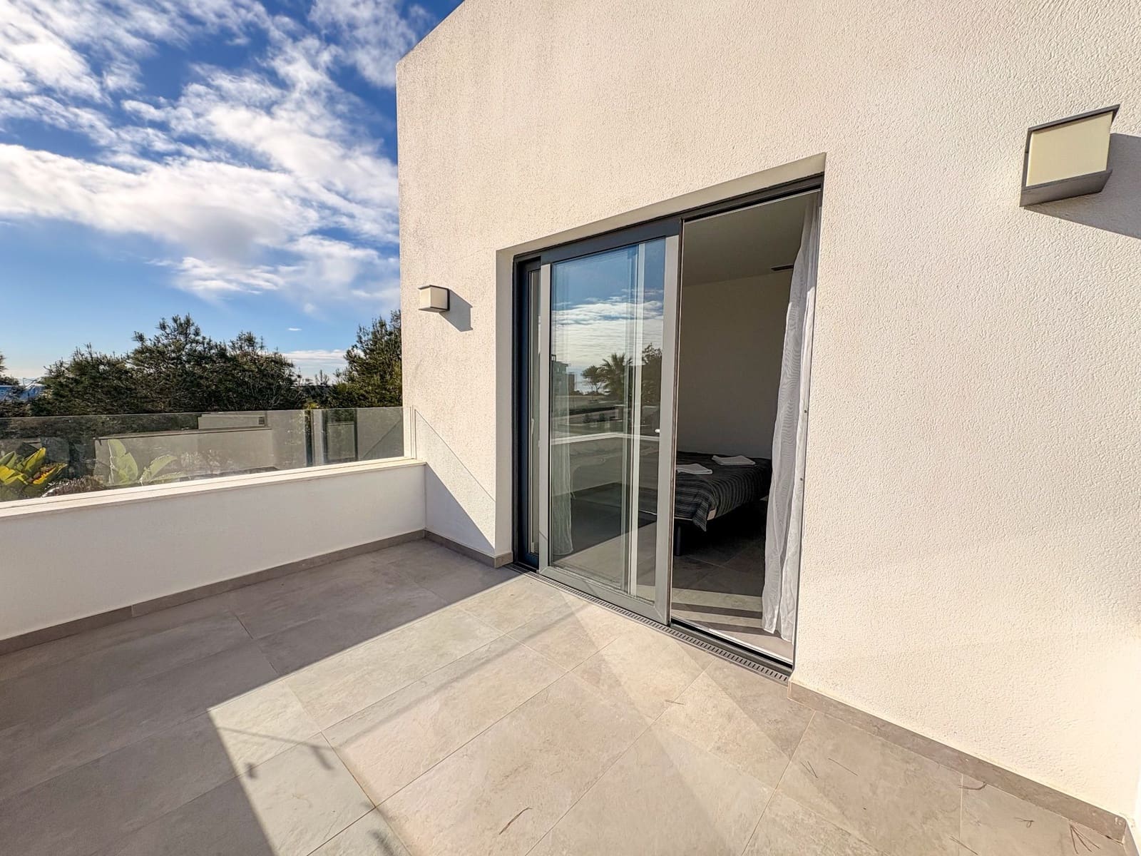 3 soverom Villa til leie i Orihuela Costa med svømmebasseng garasje - € 3 250 (Ref: 9518431)