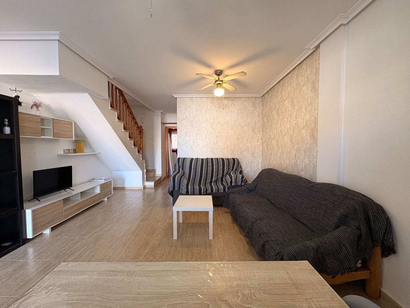 3 soverom Kjedet enebolig til leie i Pilar de la Horadada med svømmebasseng - € 700 (Ref: 9523924)