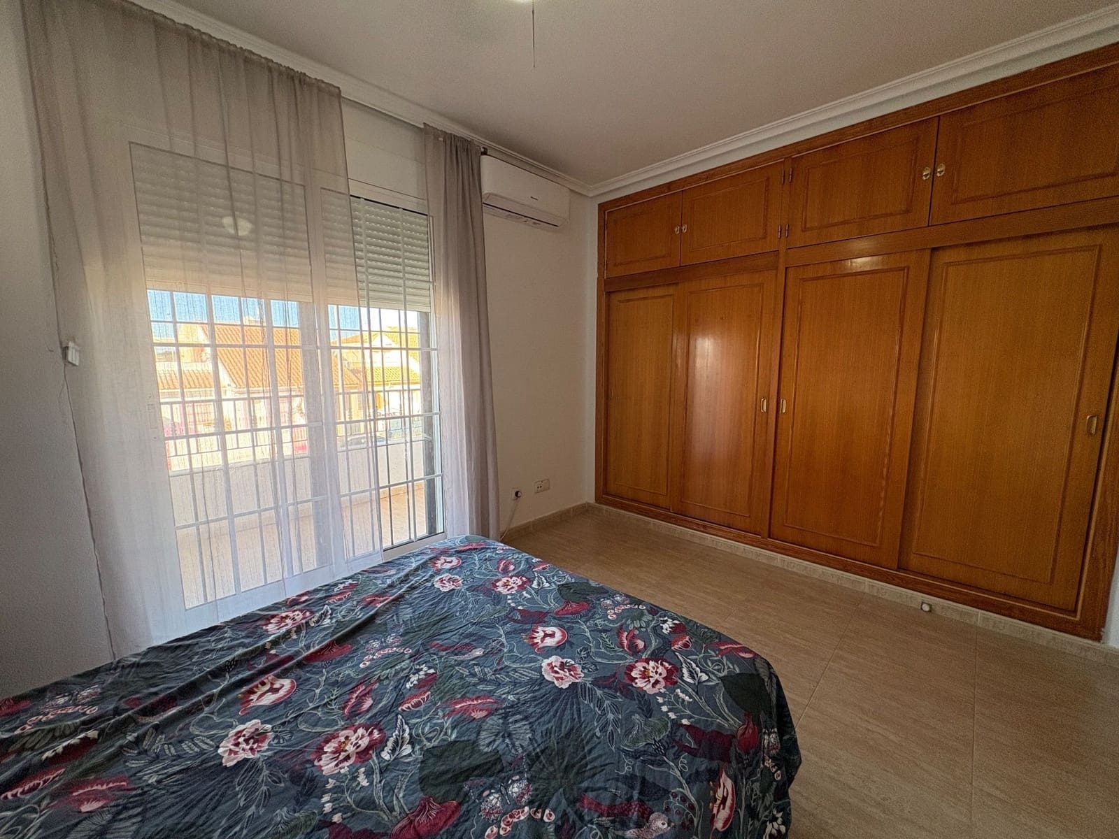 3 soverom Kjedet enebolig til leie i Pilar de la Horadada med svømmebasseng - € 700 (Ref: 9523924)