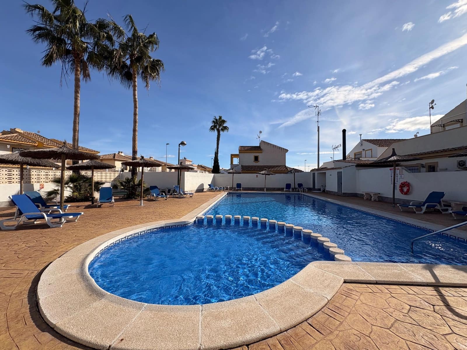 3 soverom Kjedet enebolig til leie i Pilar de la Horadada med svømmebasseng - € 700 (Ref: 9523924)