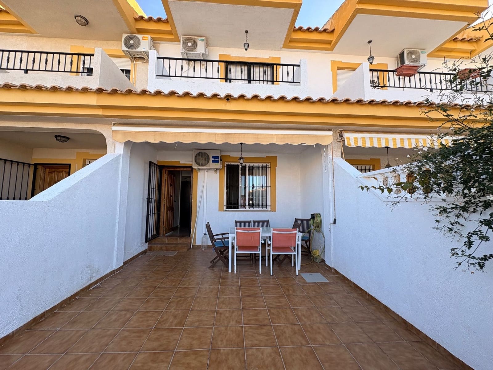 3 soverom Kjedet enebolig til leie i Pilar de la Horadada med svømmebasseng - € 700 (Ref: 9523924)