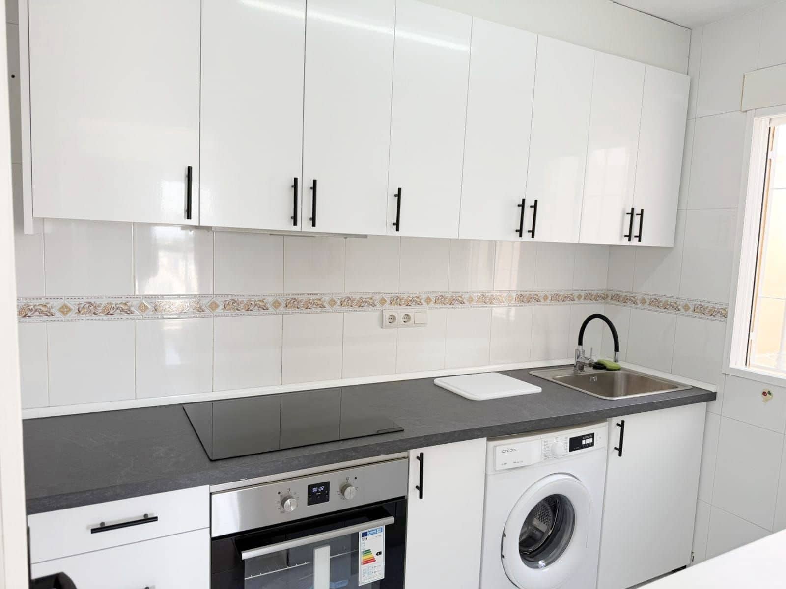 2 soverom Kjedet enebolig til leie i Torrevieja med svømmebasseng - € 900 (Ref: 9533160)