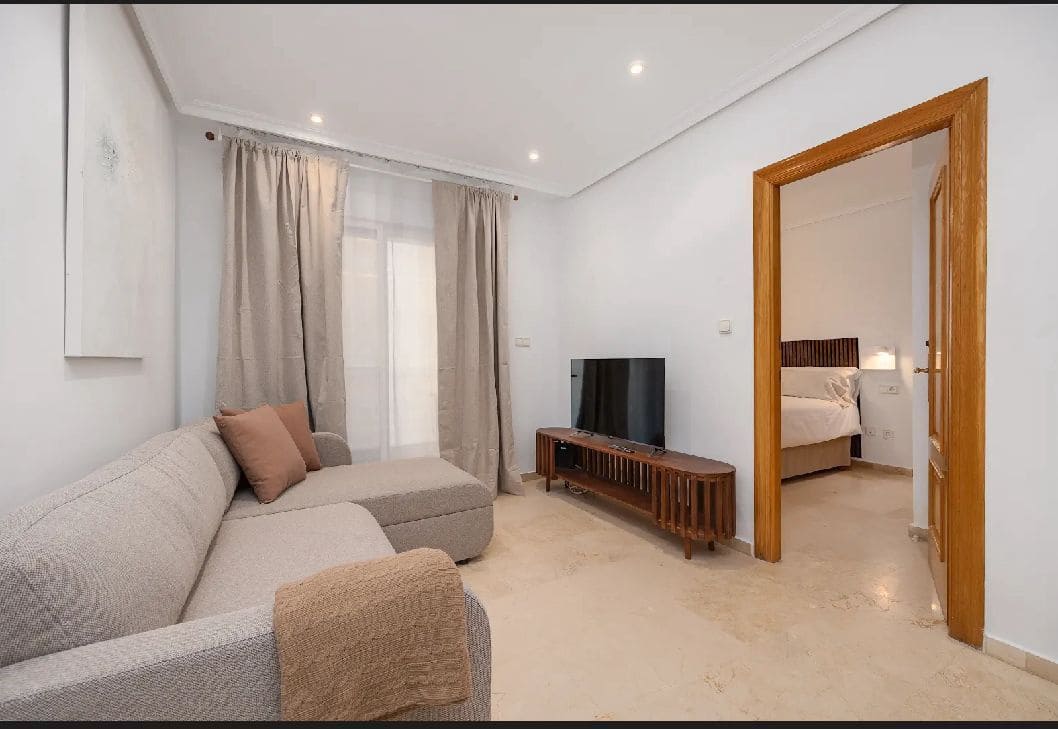 1 quarto Apartamento para arrendar em Torrevieja - 850 € (Ref: 9533161)