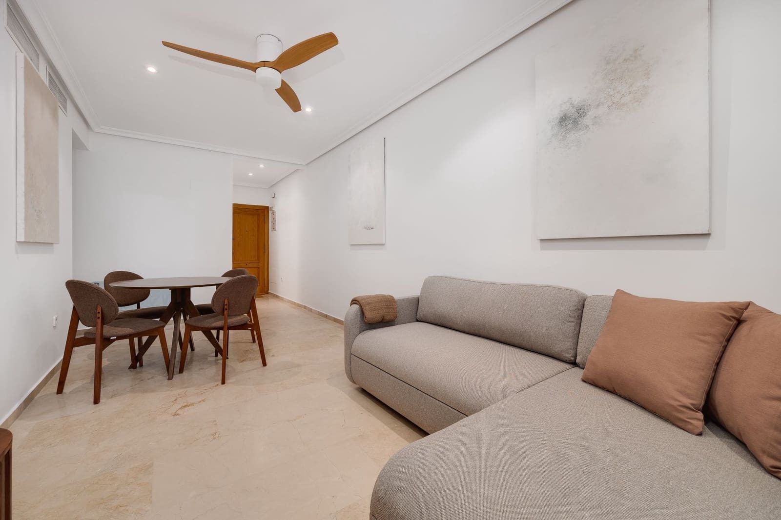 1 soveværelse Lejlighed til leje i Torrevieja - € 850 (Ref: 9533161)