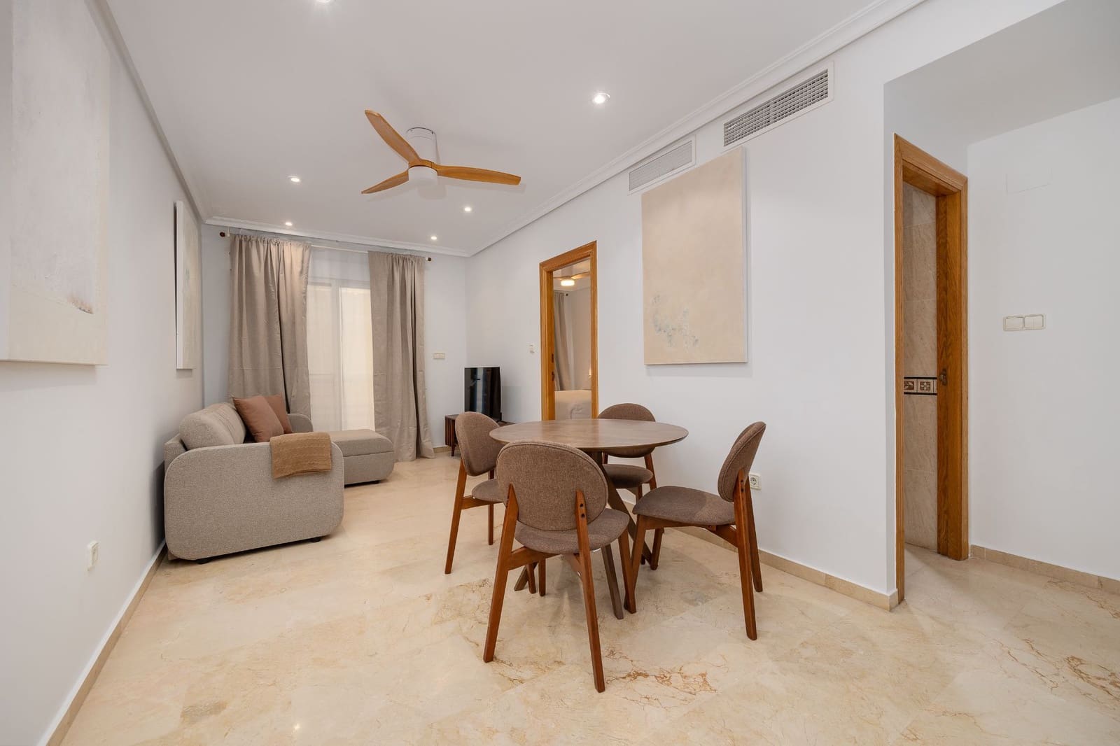 1 soveværelse Lejlighed til leje i Torrevieja - € 850 (Ref: 9533161)