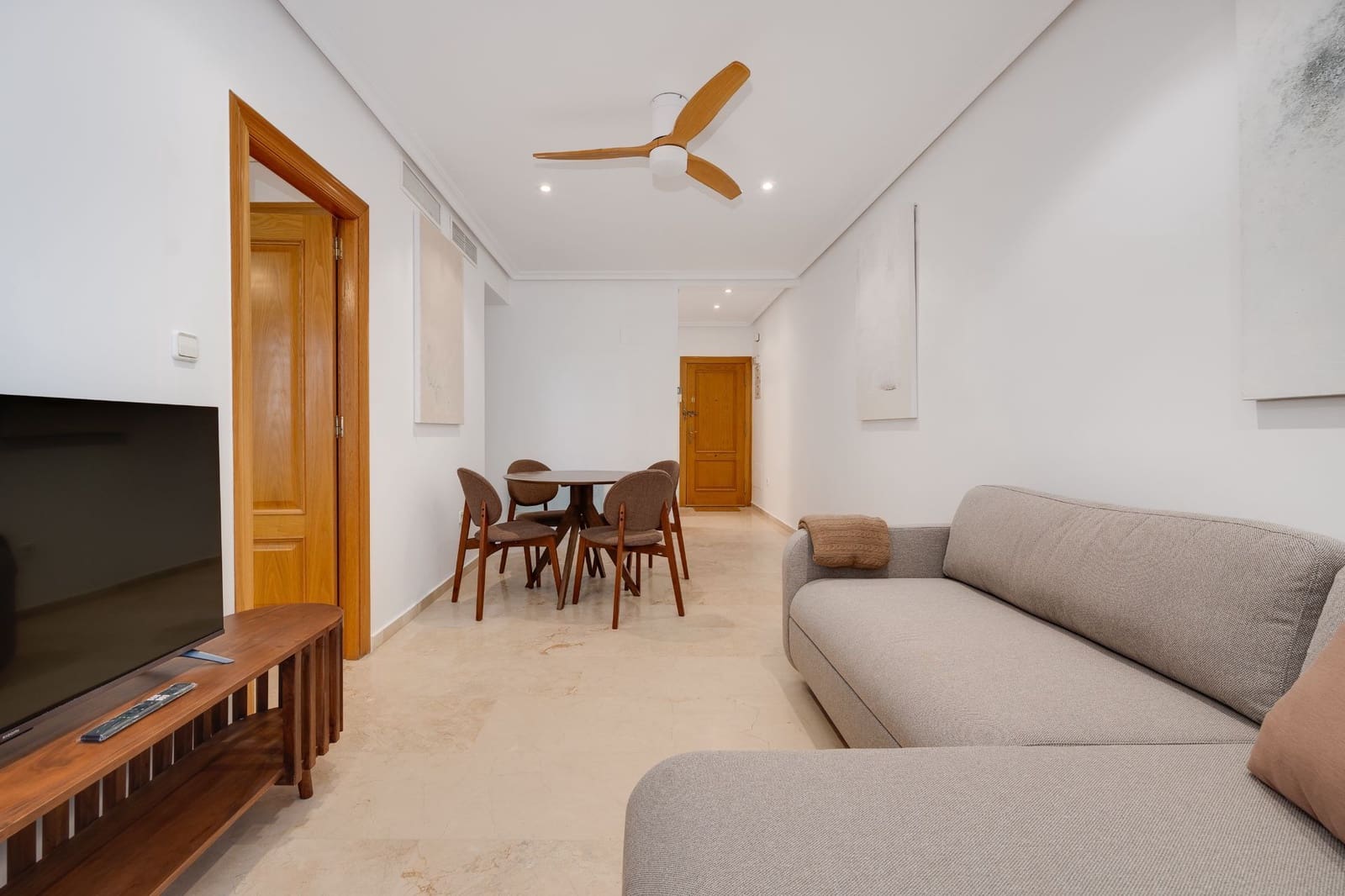 1 soveværelse Lejlighed til leje i Torrevieja - € 850 (Ref: 9533161)
