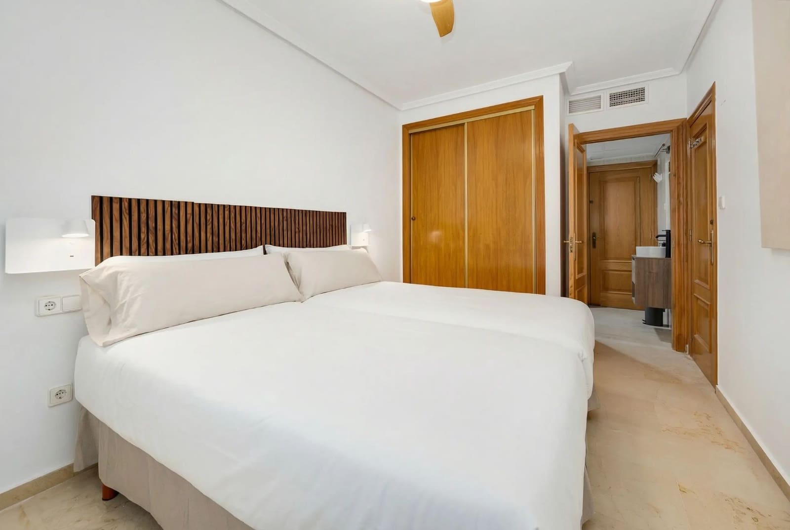 1 soveværelse Lejlighed til leje i Torrevieja - € 850 (Ref: 9533161)