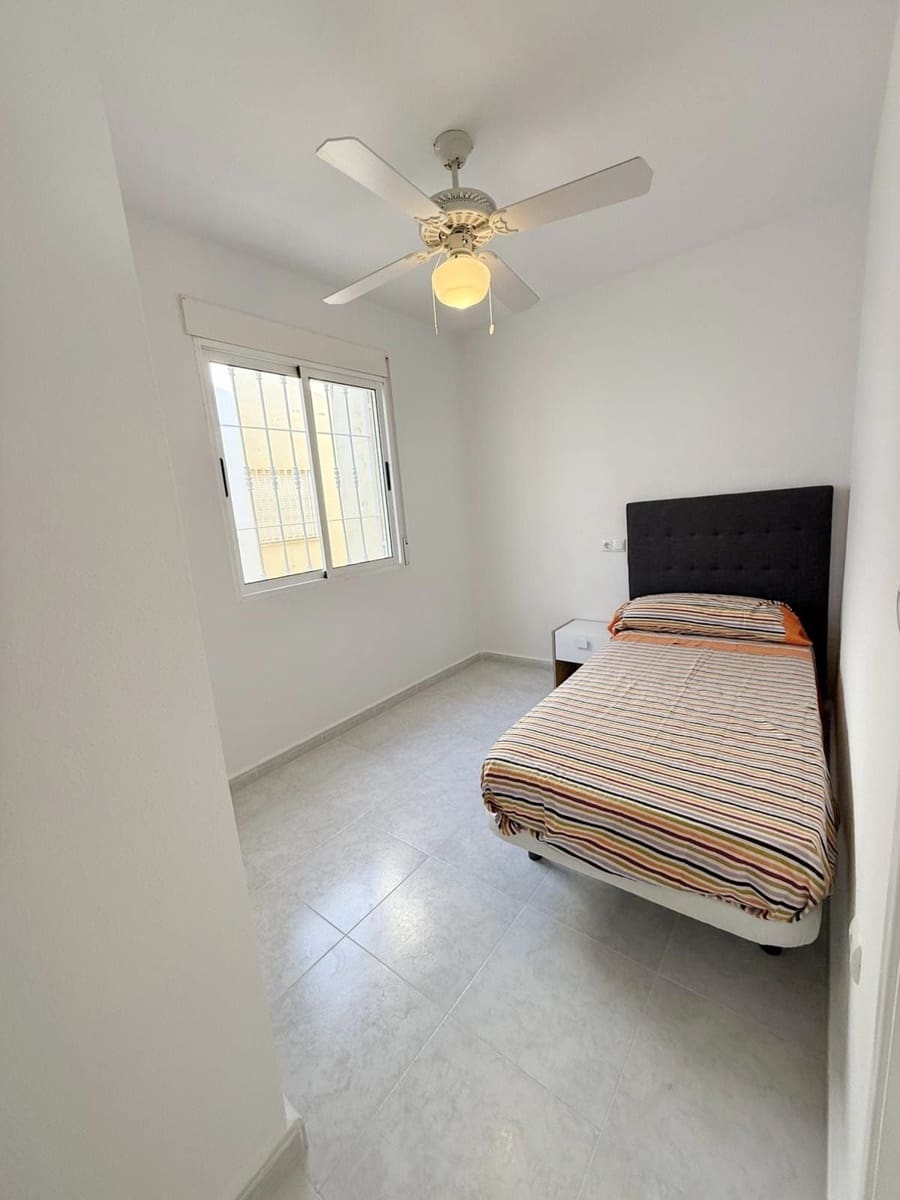 2 quarto Moradia Geminada para venda em Torrevieja com piscina - 159 500 € (Ref: 9533162)