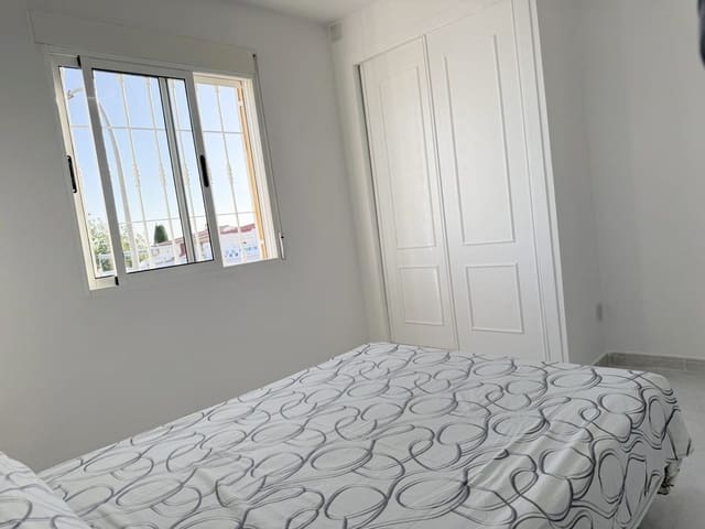 2 quarto Moradia Geminada para venda em Torrevieja com piscina - 159 500 € (Ref: 9533162)