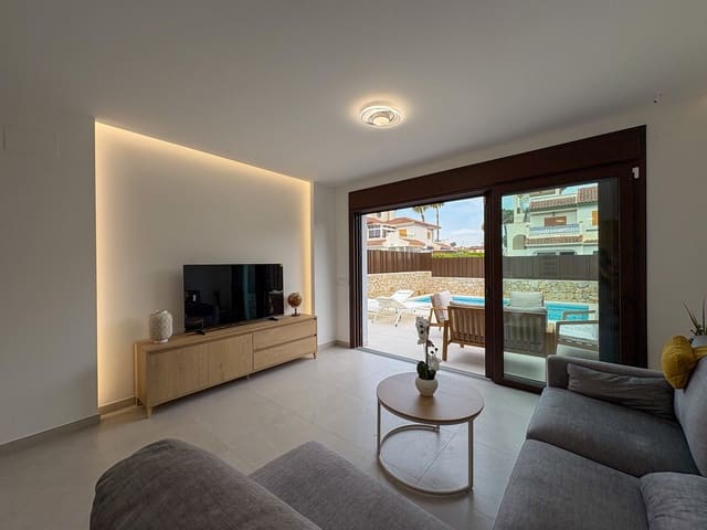 Chalet de 3 habitaciones en Pilar de la Horadada en venta con piscina garaje - 539.000 € (Ref: 9533164)