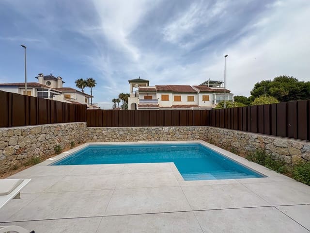 Chalet de 3 habitaciones en Pilar de la Horadada en venta con piscina garaje - 539.000 € (Ref: 9533164)