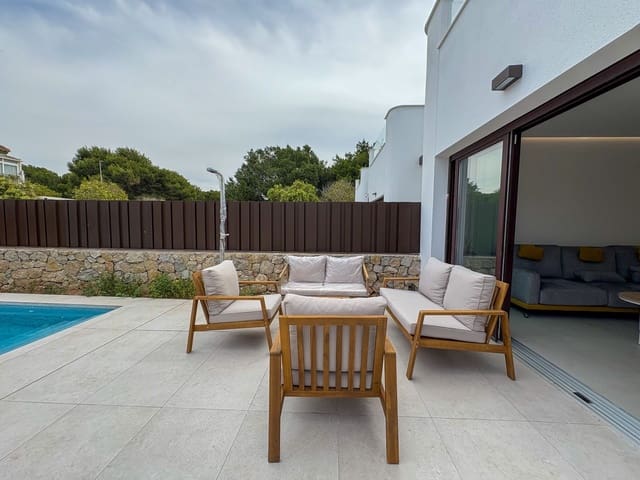 Villa/Maison de 3 chambres à louer à Mil Palmeras, Pilar de la Horadada avec piscine garage - 2 600 € (Ref: 9540758)