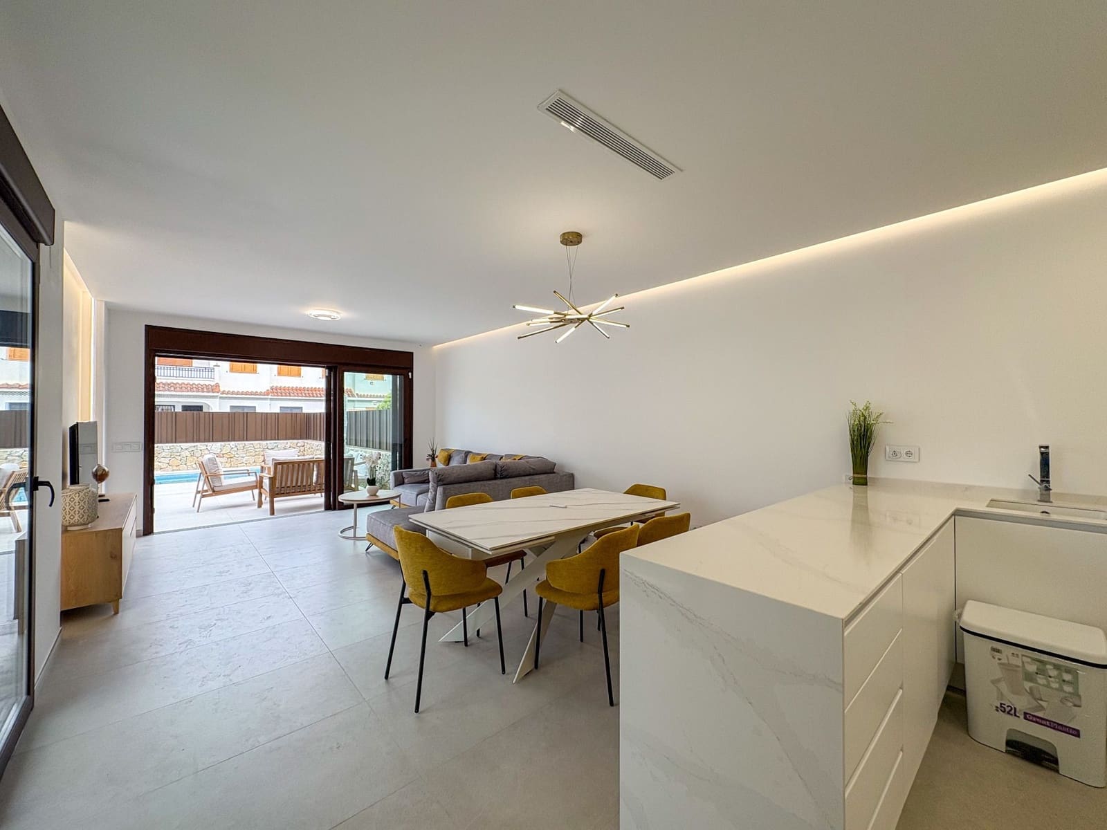 Villa/Maison de 3 chambres à louer à Pilar de la Horadada avec piscine garage - 2 600 € (Ref: 9540758)