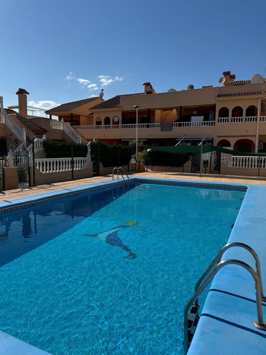 2 Zimmer Doppelhaus zu vermieten in Torrevieja mit Pool Garage - 850 € (Ref: 9543033)