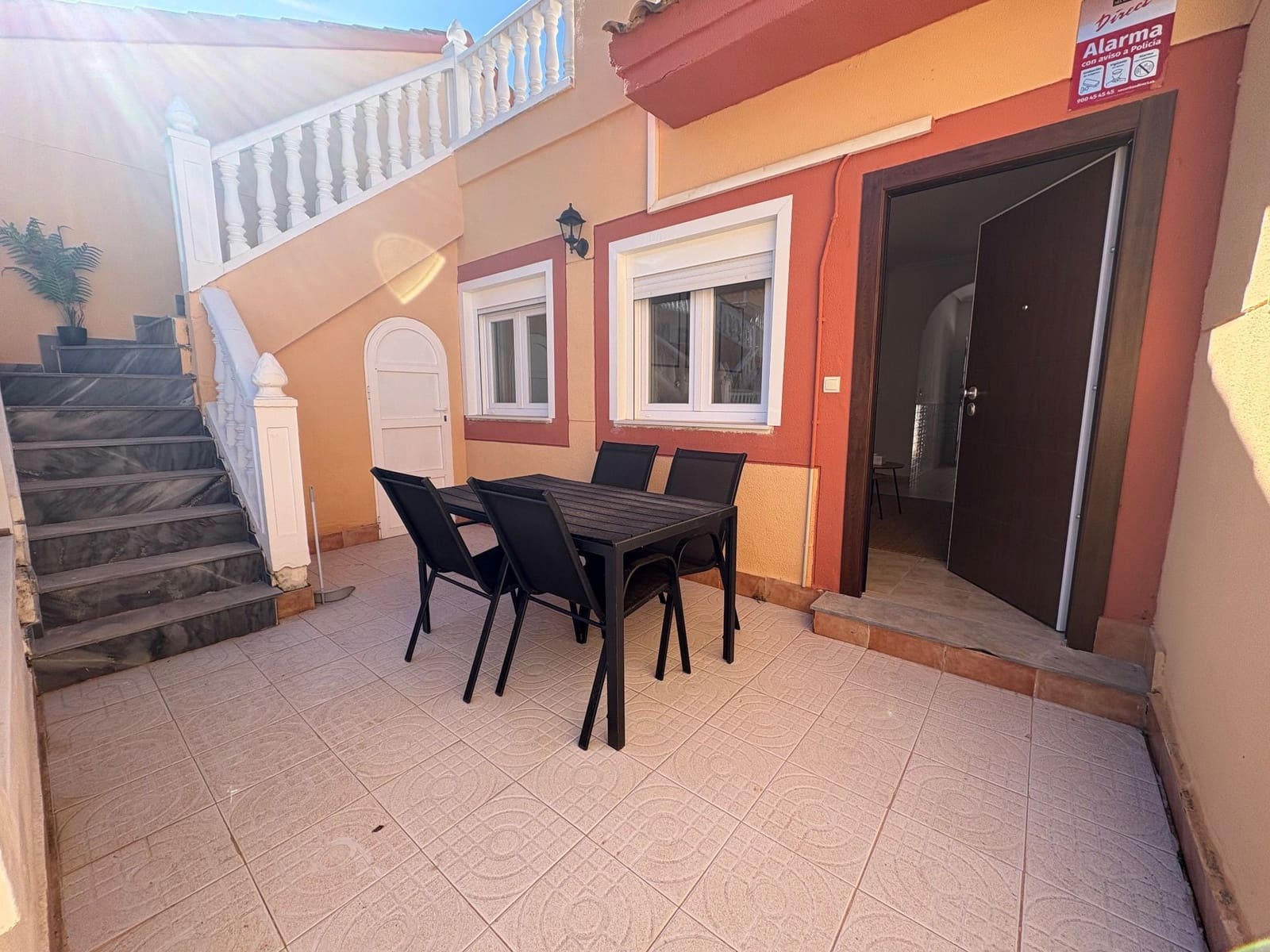 2 Zimmer Doppelhaus zu vermieten in Torrevieja mit Pool Garage - 850 € (Ref: 9543033)