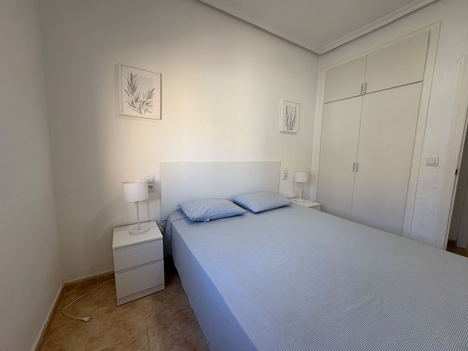 2 Zimmer Doppelhaus zu vermieten in Torrevieja mit Pool Garage - 850 € (Ref: 9543033)