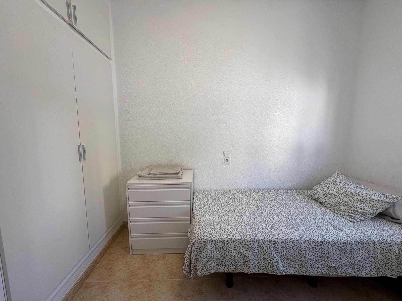 2 Zimmer Doppelhaus zu vermieten in Torrevieja mit Pool Garage - 850 € (Ref: 9543033)