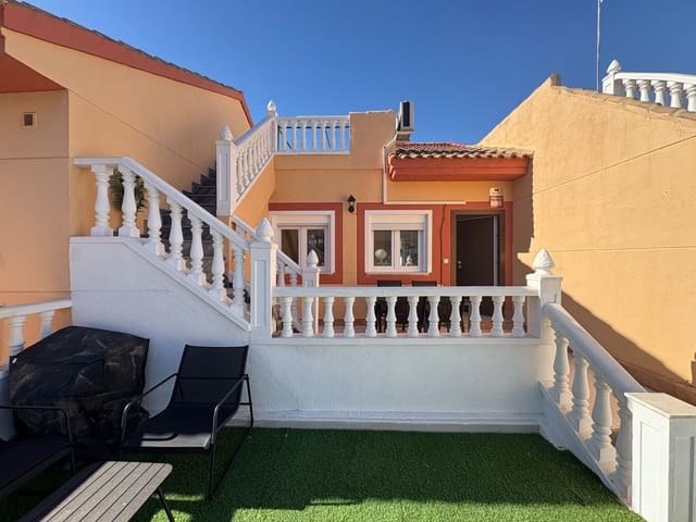 Villa/Maison Semi-Mitoyenne de 2 chambres à louer à Torrevieja avec piscine garage - 850 € (Ref: 9543033)