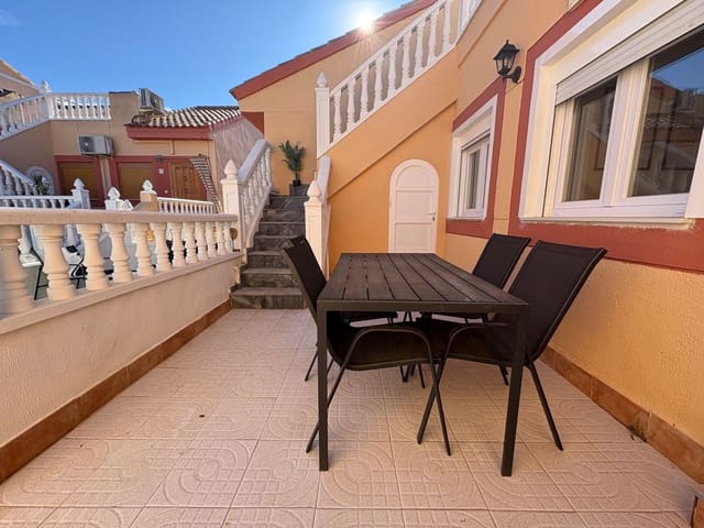 Villa/Maison Semi-Mitoyenne de 2 chambres à louer à Torrevieja avec piscine garage - 850 € (Ref: 9543033)