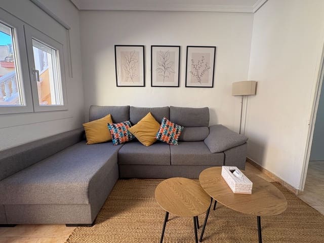 Villa/Maison Semi-Mitoyenne de 2 chambres à louer à Torrevieja avec piscine garage - 850 € (Ref: 9543033)