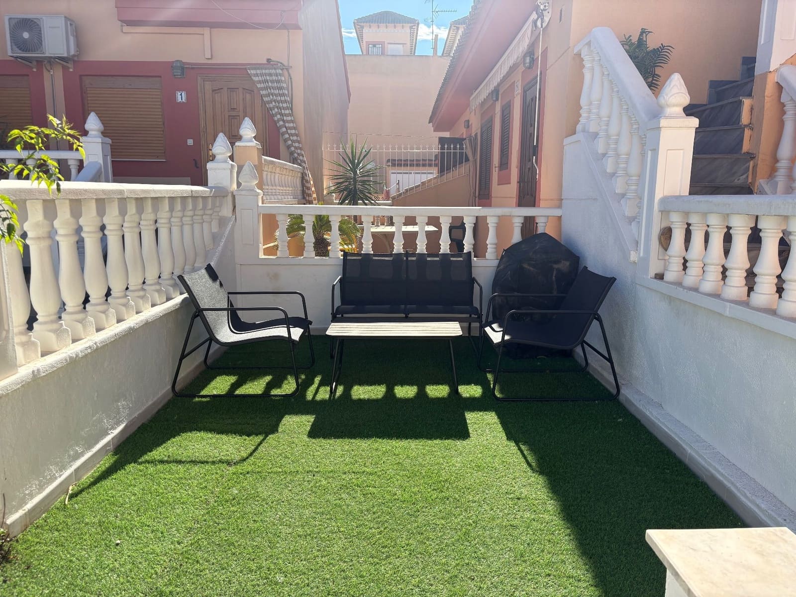 2 Zimmer Doppelhaus zu vermieten in Torrevieja mit Pool Garage - 850 € (Ref: 9543033)