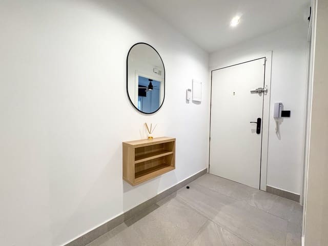 Appartement de 3 chambres à louer à Torrevieja - 1 100 € (Ref: 9543034)