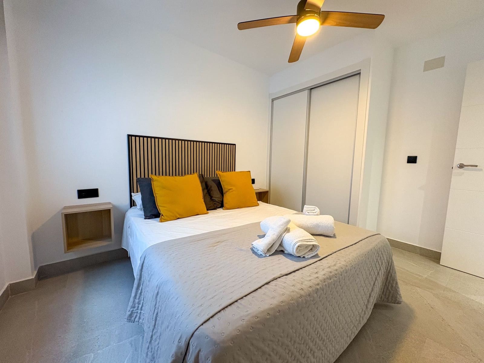 Appartement de 3 chambres à louer à Torrevieja - 1 100 € (Ref: 9543034)