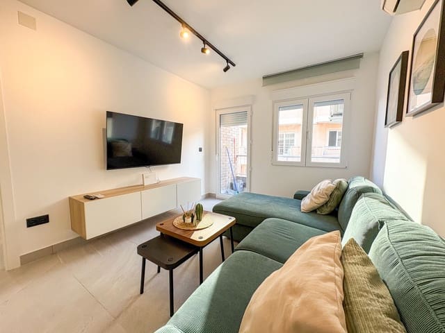 Appartement de 3 chambres à louer à Torrevieja - 1 100 € (Ref: 9543034)