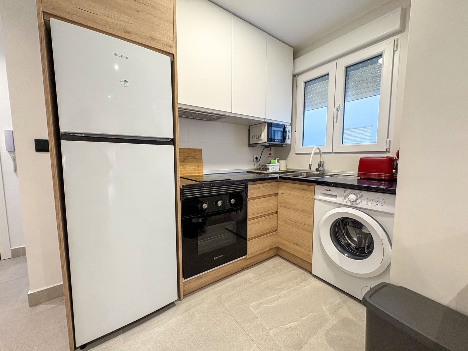 Appartement de 3 chambres à louer à Torrevieja - 1 100 € (Ref: 9543034)