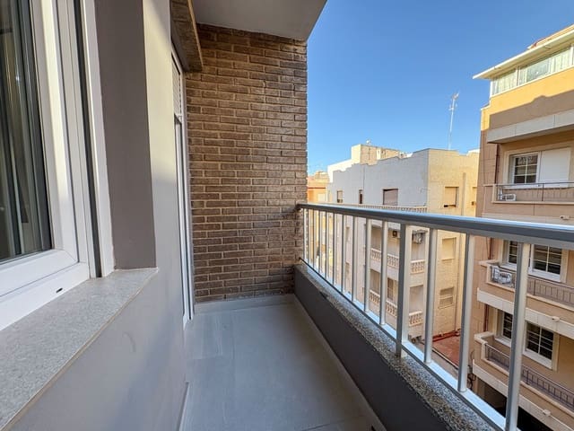 Appartement de 3 chambres à louer à Torrevieja - 1 100 € (Ref: 9543034)