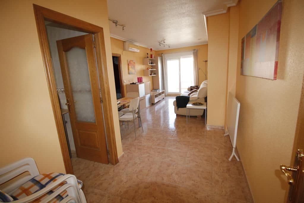 Ático de 3 habitaciones en Torrevieja en alquiler - 875 € (Ref: 9547527)